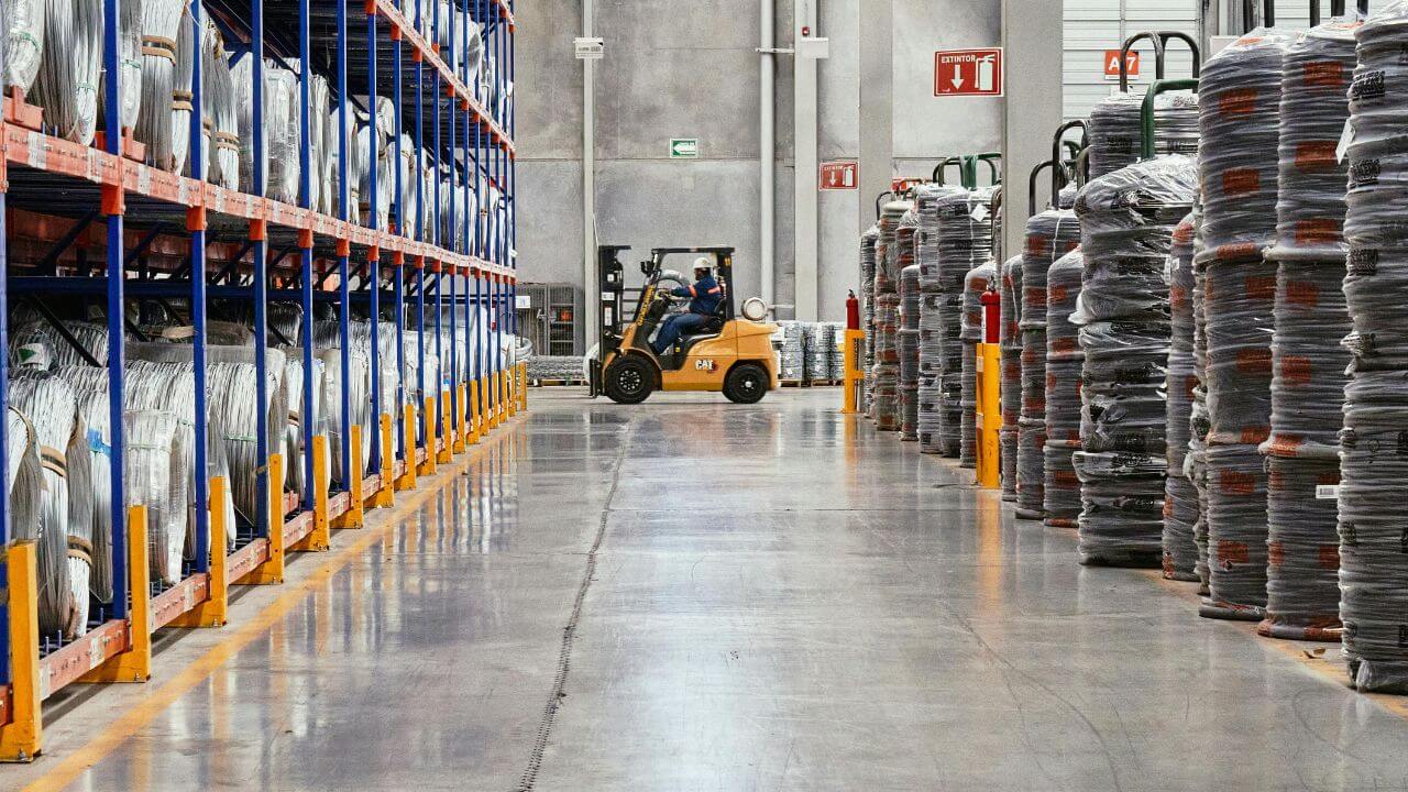 原因③：物流コストの上昇と輸送の遅延